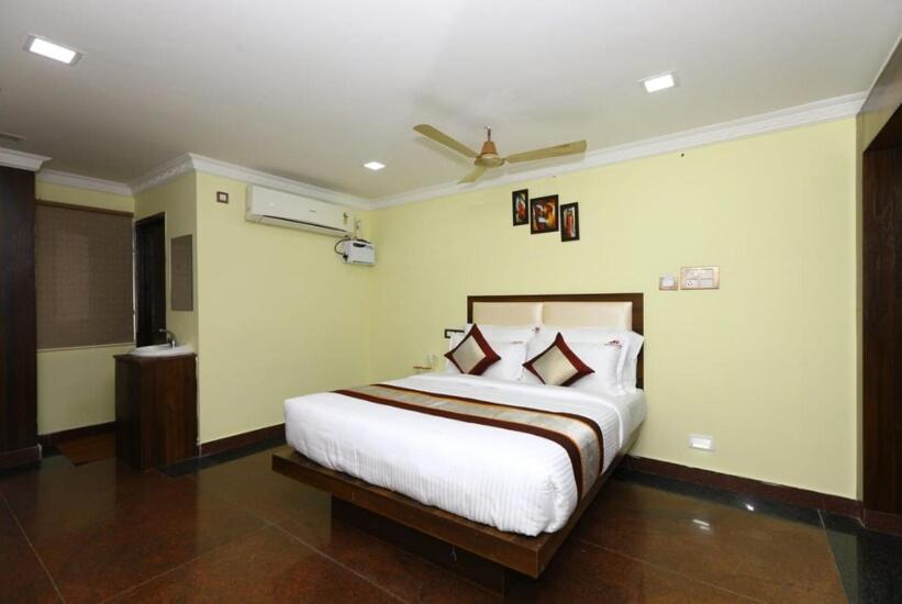 Hotel Titanium Tower Chennai Eksteriør billede
